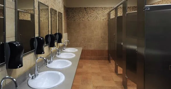 Los aseos de los comercios no se podrán usar y se suprimirá el sistema de fichaje por huella de...