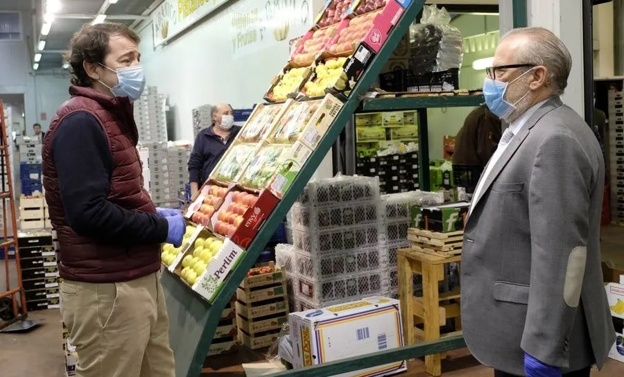 Visita de Alfonso Fernández Mañueco, presidente de Castilla y León, a Mercasalamanca