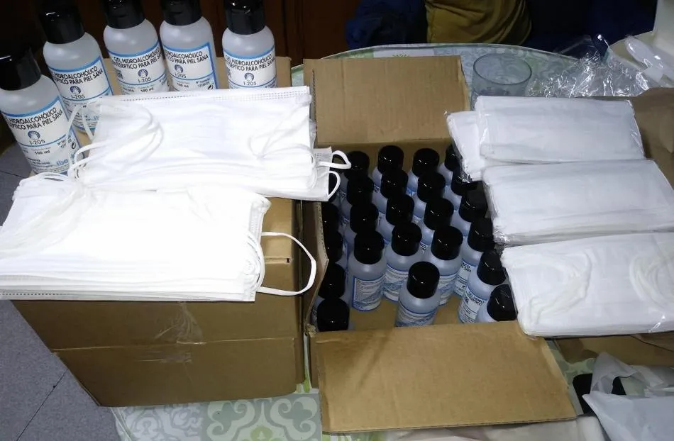 El Ayuntamiento de La Encina también reparte material de protección entre sus vecinos  