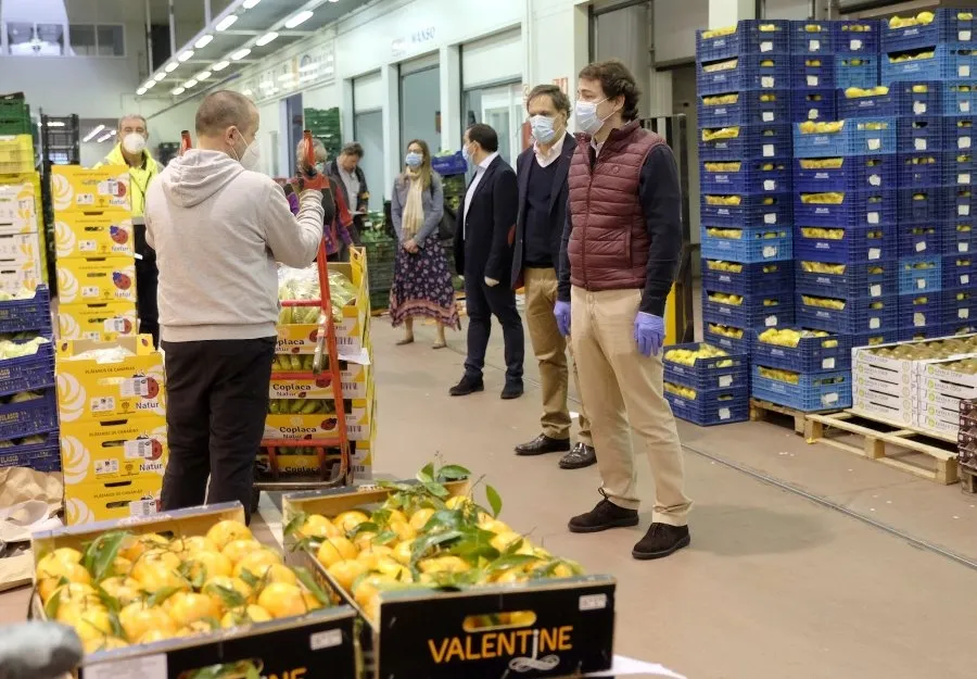 Foto 4 - Ma&ntilde;ueco visita Mercasalamanca y destaca el papel estrat&eacute;gico del sector de la distribuci&oacute;n