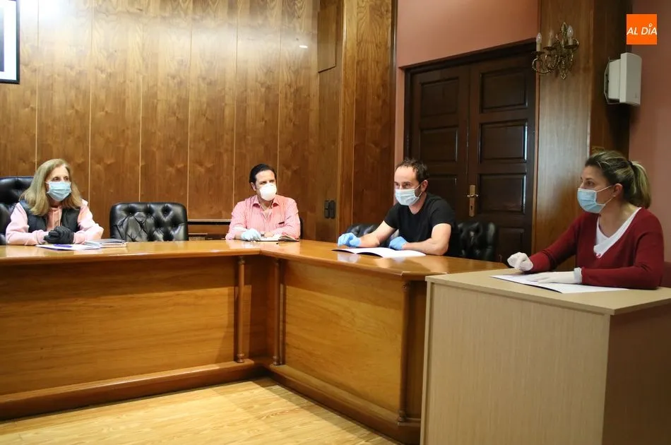 Foto 2 - Los empresarios albenses presentan un paquete de medidas para paliar los efectos del cierre de...