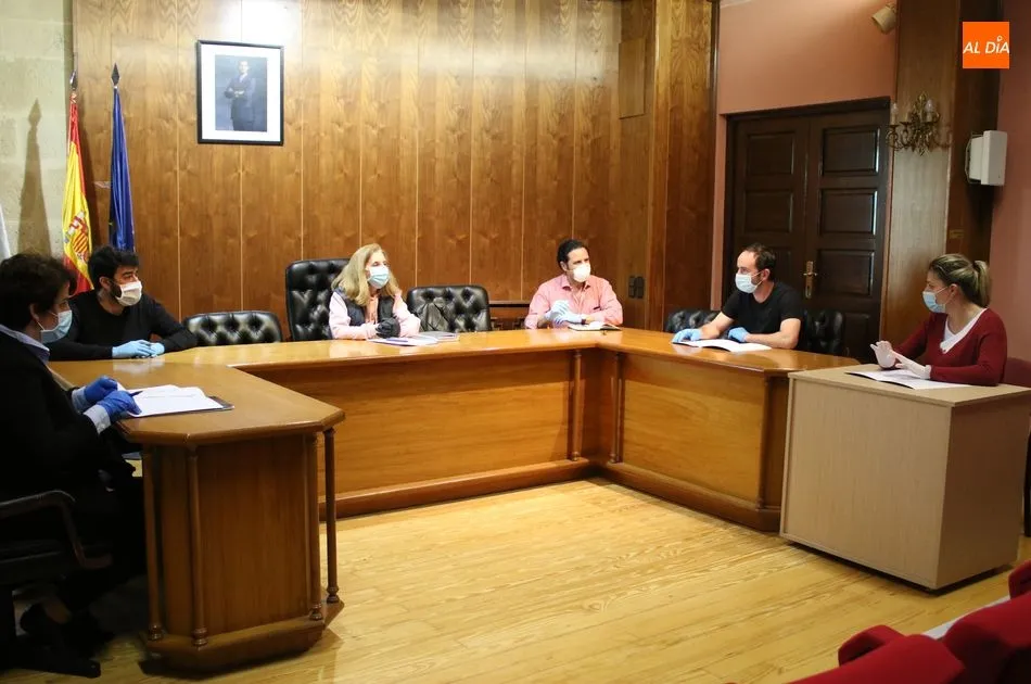 Reunión entre empresarios y equipo de Gobierno