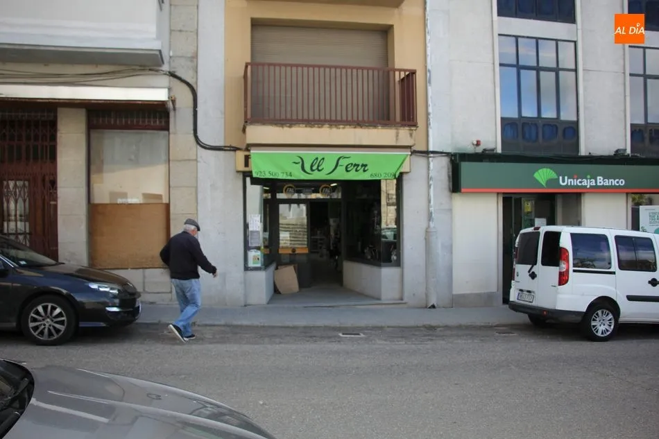 Foto 2 - La apertura del peque&ntilde;o comercio y peluquer&iacute;as anima el octavo martes de pandemia en Vitigudino  
