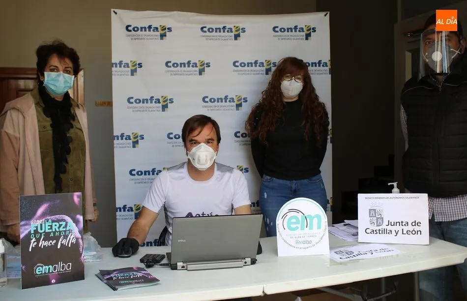Confaes y Emalba reparte mascarillas entre los autónomos de la comarca de Alba