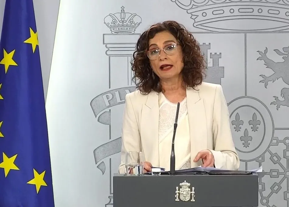 La ministra de Hacienda y portavoz del Gobierno, María Jesús Montero, en la rueda de prensa telemática tras el Consejo de Ministros. - MONCLOA - Archivo