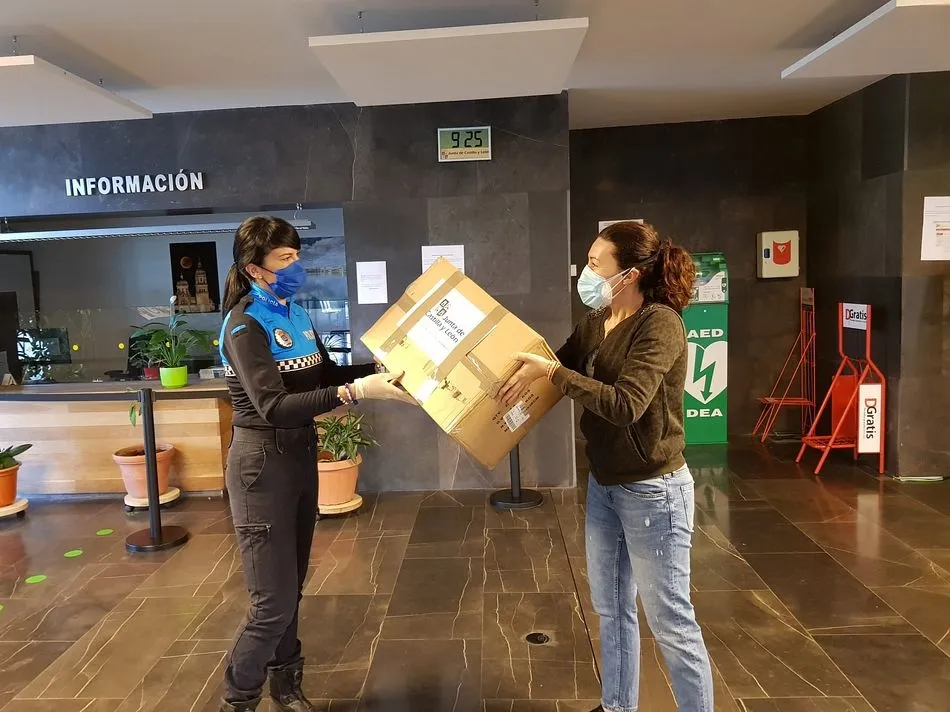 Entrega de material a la Policía Local de Ciudad Rodrigo