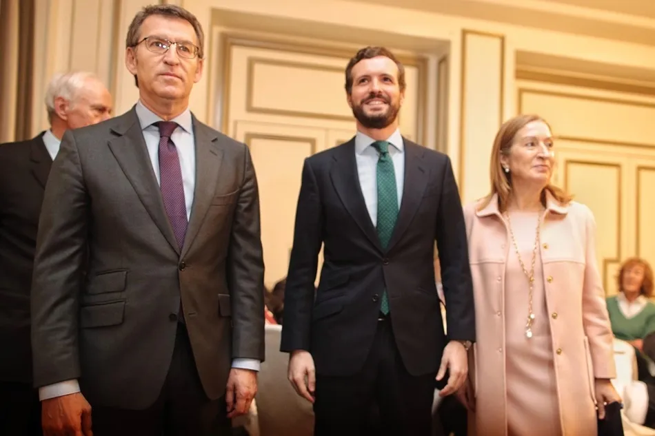 El presidente de la Xunta de Galicia, Alberto Núñez Feijoo, el presidente nacional del Partido Popular, Pablo Casado, y la vicepresidenta segunda del Congreso, Ana Pastor, el pasado mes de febrero. Foto: EP