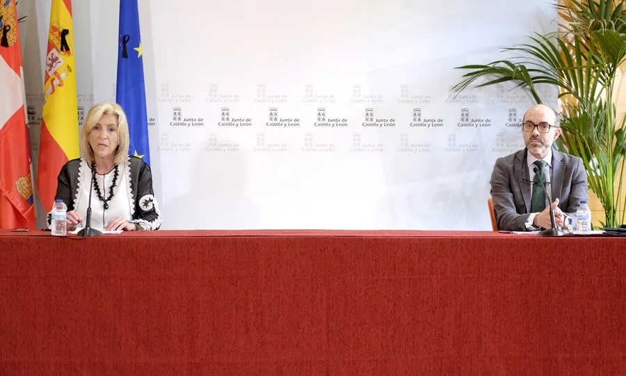 Los consejeros de Sanidad, Verónica Casado, y de Cultura y Turismo, Javier Ortega