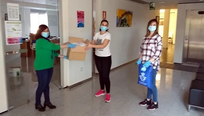 El Ayuntamiento ha comenzado el reparto de mascarillas junto a los administradores de fincas
