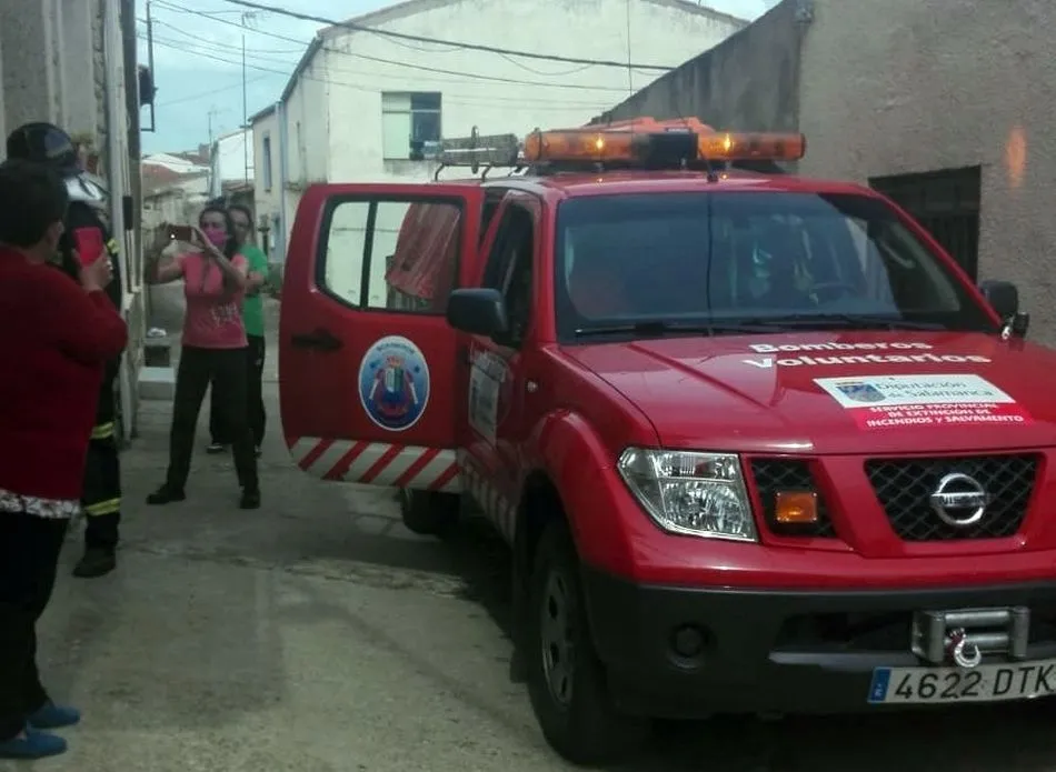 Foto 4 - Juan Carlos Francho S&aacute;nchez recibe en Hinojosa la felicitaci&oacute;n de los Bomberos de Lumbrales por...