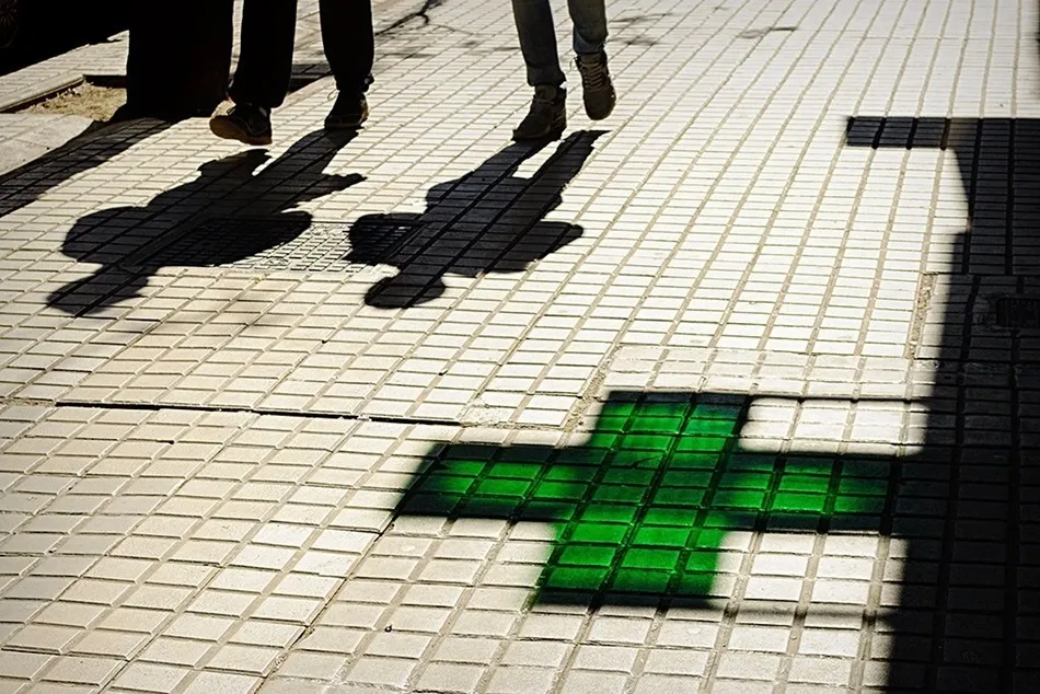 Cruz verde de una farmacia. Foto: EP