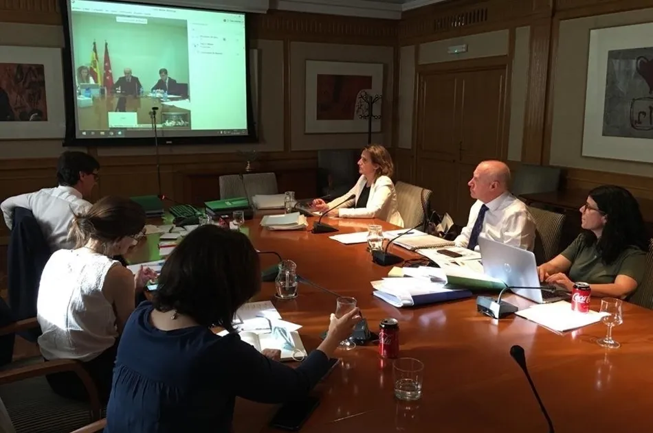 Reunión del Gobierno con las distintas comunidades para la desescalada