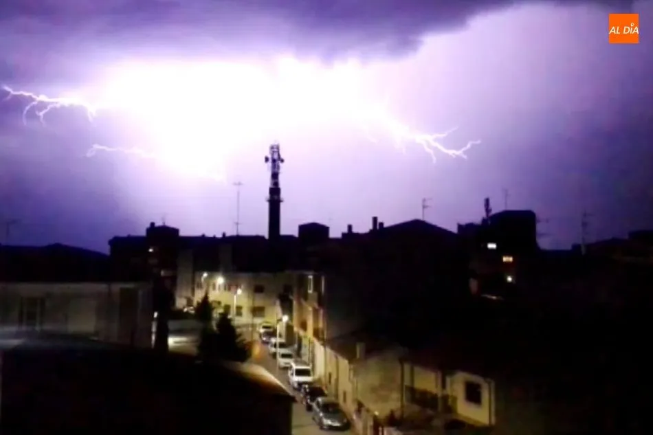 Foto 5 - Fuerte tormenta en Vitigudino durante la noche del 7 al 8 de mayo  
