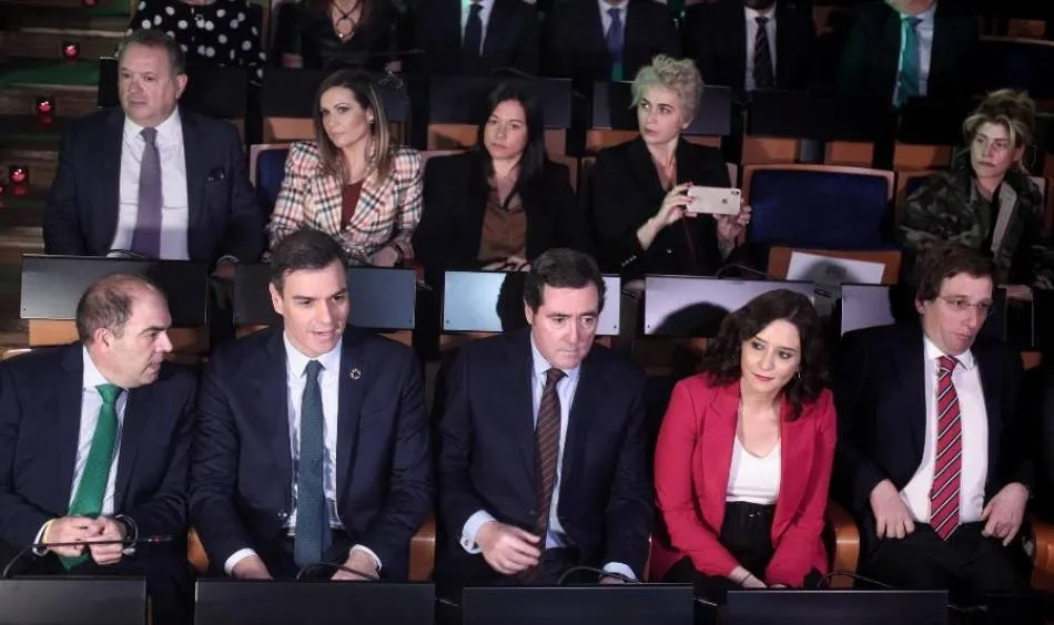 Pedro Sánchez, presidente del Gobierno, e Isabel Díaz Ayuso, presidenta de la Comunidad de Madrid, entre otros dignatarios