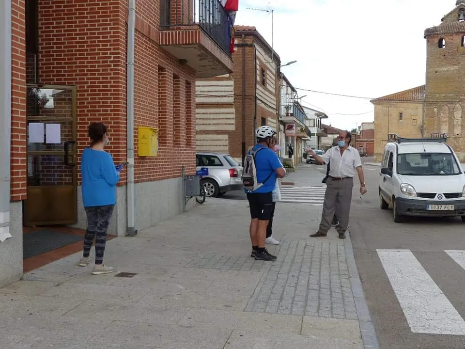 Foto 3 - Reparten m&aacute;s de 1.000 mascarillas y har&aacute;n otras 2.400