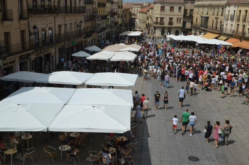 En la Plaza Mayor las terrazas se extenderán hacia el centro del ágora