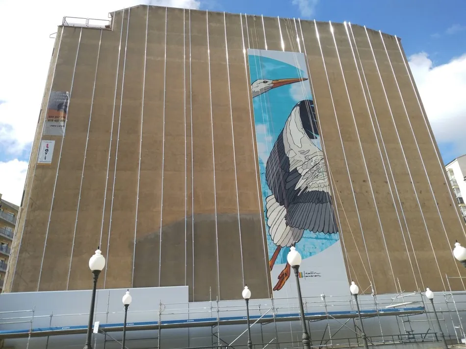 Foto 2 - El mural de Ca&iacute;n Ferreras que deja boquiabiertos a los viandantes en el paseo de la Estaci&oacute;n