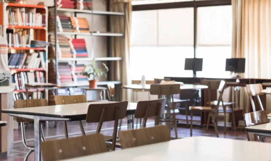 Para casos muy excepcionales, se permite la presentación presencial, destinada únicamente a las familias que no disponen de ningún tipo de dispositivo electrónico