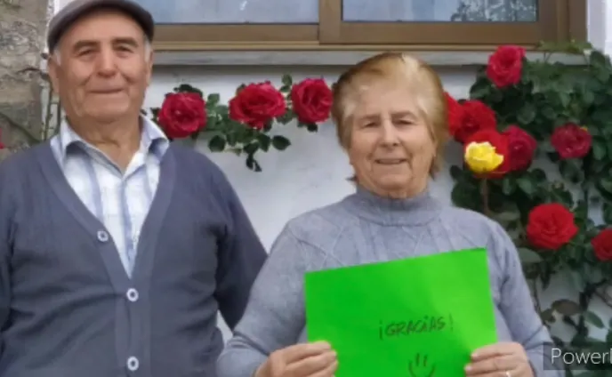 Los mayores de El Sahugo celebran en un vídeo que están todos vivitos y coleando  