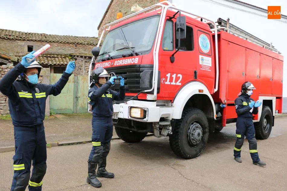 Foto 9 - Rodrigo Hern&aacute;ndez celebra su d&eacute;cimo cumplea&ntilde;os en Robledo con la felicitaci&oacute;n de los Bomberos...