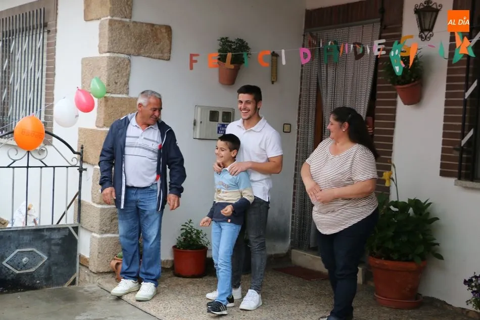 Foto 6 - Rodrigo Hern&aacute;ndez celebra su d&eacute;cimo cumplea&ntilde;os en Robledo con la felicitaci&oacute;n de los Bomberos...