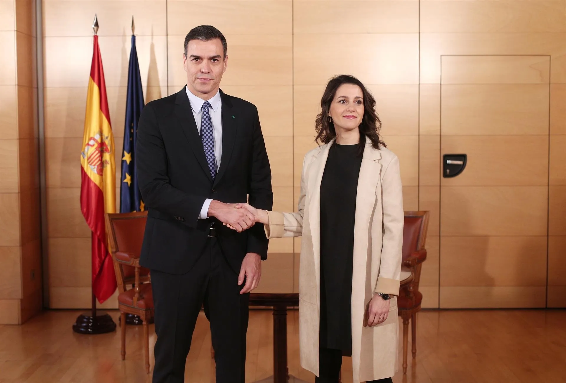 El presidente del Gobierno, Pedro Sánchez y la líder de Ciudadanos, Inés Arrimadas, en una imagen del pasado mes de diciembre. Foto: EP