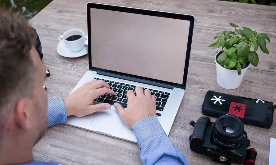 España se situaba por debajo de la media europea, con un 7,5% de empleados que teletrabajan, 6 puntos porcentuales menos que el promedio europeo y lejos de Francia (20,8%) o Alemania (11,6%)