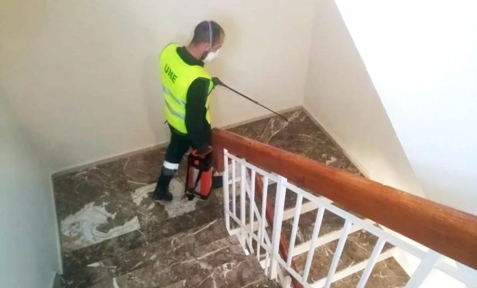 Labores de desinfección en residencias de mayores