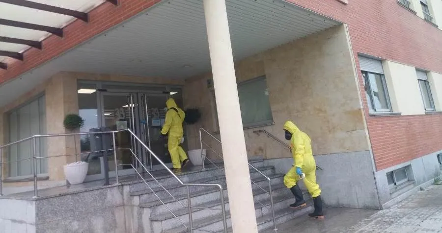 Tareas de desinfección en una residencia de Santa Marta de Tormes