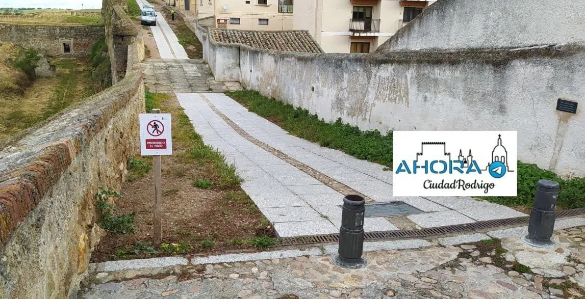 Establecido un único sentido de la circulación en el adarve de la muralla  