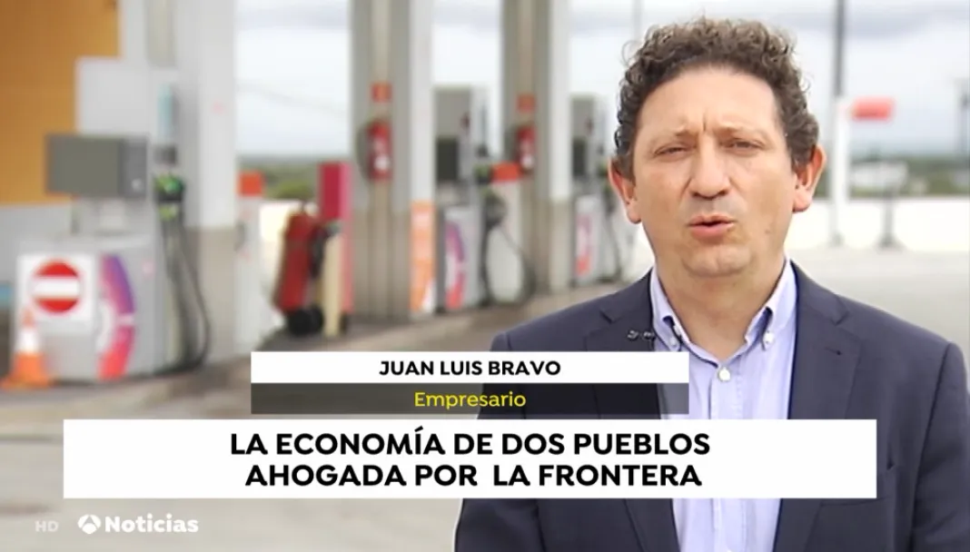 Foto 6 - Antena 3 se acerca a la frontera de Fuentes de O&ntilde;oro cometiendo 3 notables errores en plat&oacute;  