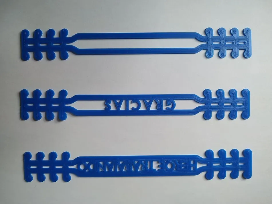 Así son los salvaorejas que reparte el carmelita Daniel Lomas