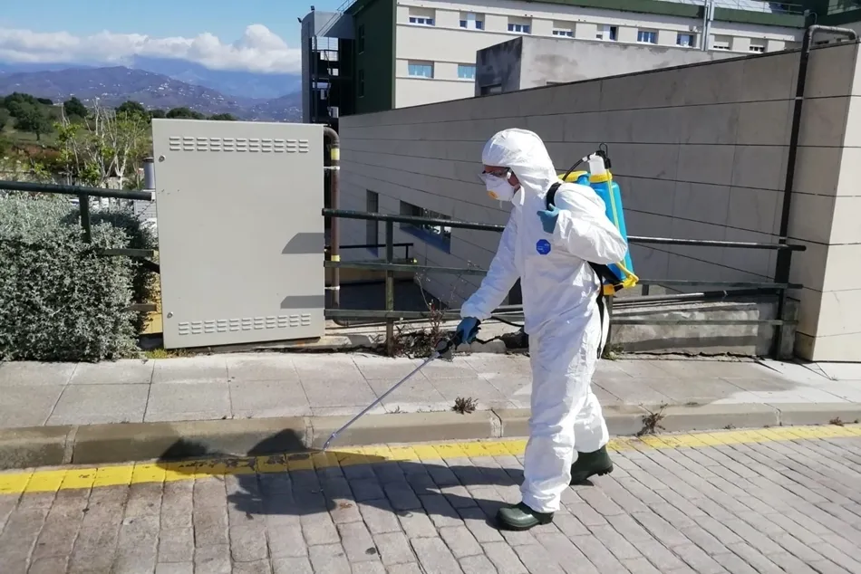 Pulverizar espacios exteriores. Foto: EP