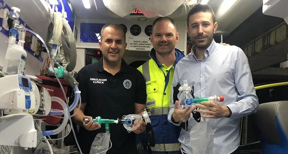 Imagen de los investigadores de la UCAM que han diseñado un dispositivo respiratorio | EP