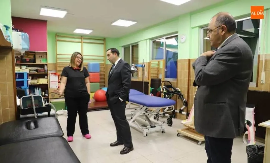 Visita del Delegado de la Junta, Eloy Ruiz, al centro de Aspace en Villamayor - Lydia González