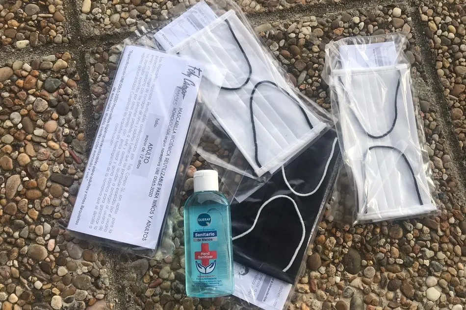 Foto 2 - El Ayuntamiento de Guadramiro reparte mascarillas y gel sanitario entre sus vecinos  