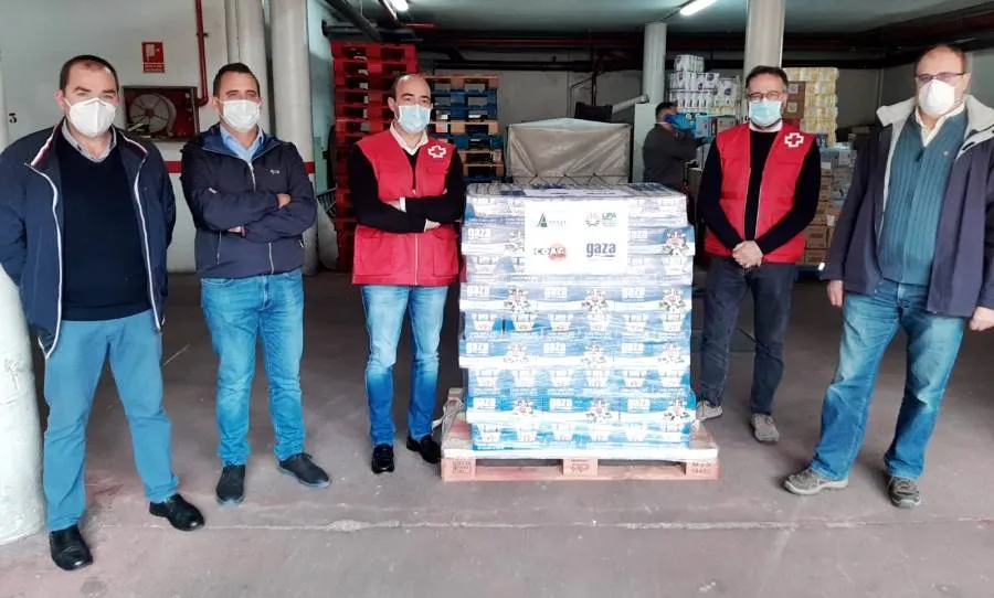 Entrega del lote de leche a Cáritas y Cruz Roja en Salamanca