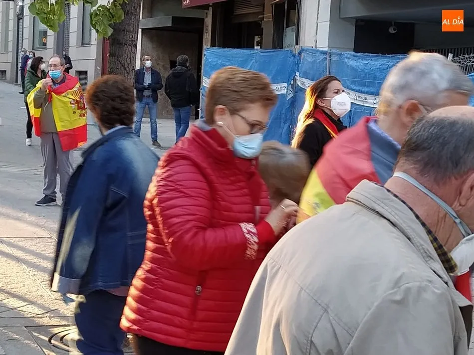 Foto 11 - La cacerolada en contra del Gobierno re&uacute;ne a m&aacute;s de 200 personas en Salamanca