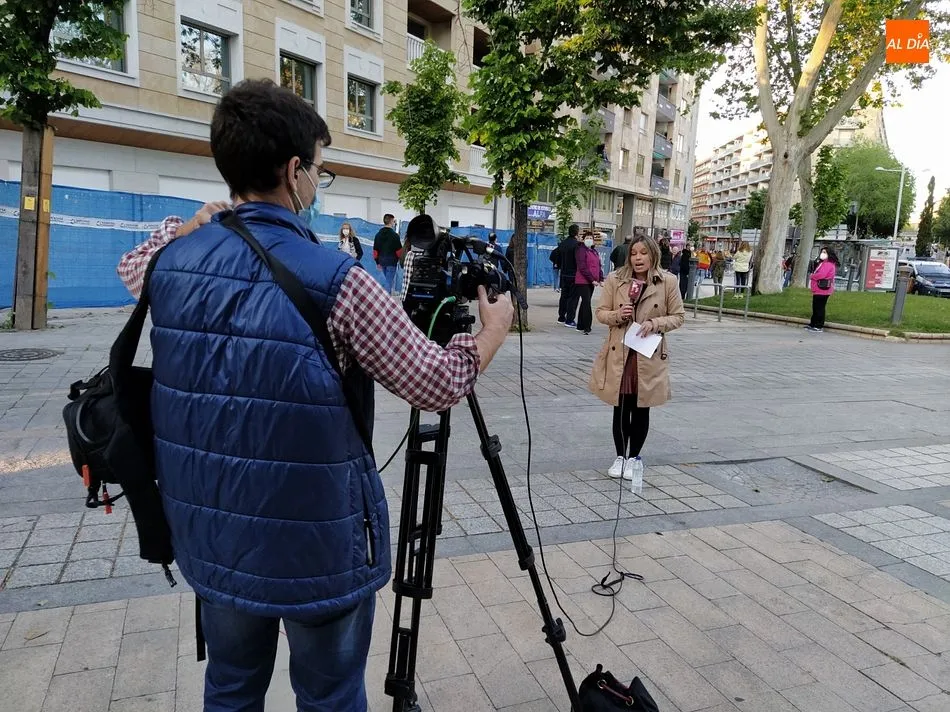 Foto 9 - La cacerolada en contra del Gobierno re&uacute;ne a m&aacute;s de 200 personas en Salamanca