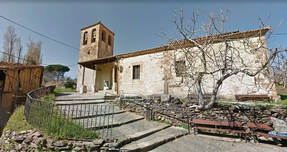 Así ha transcurrido la primera misa celebrada en Sotoserrano tras el confinamiento