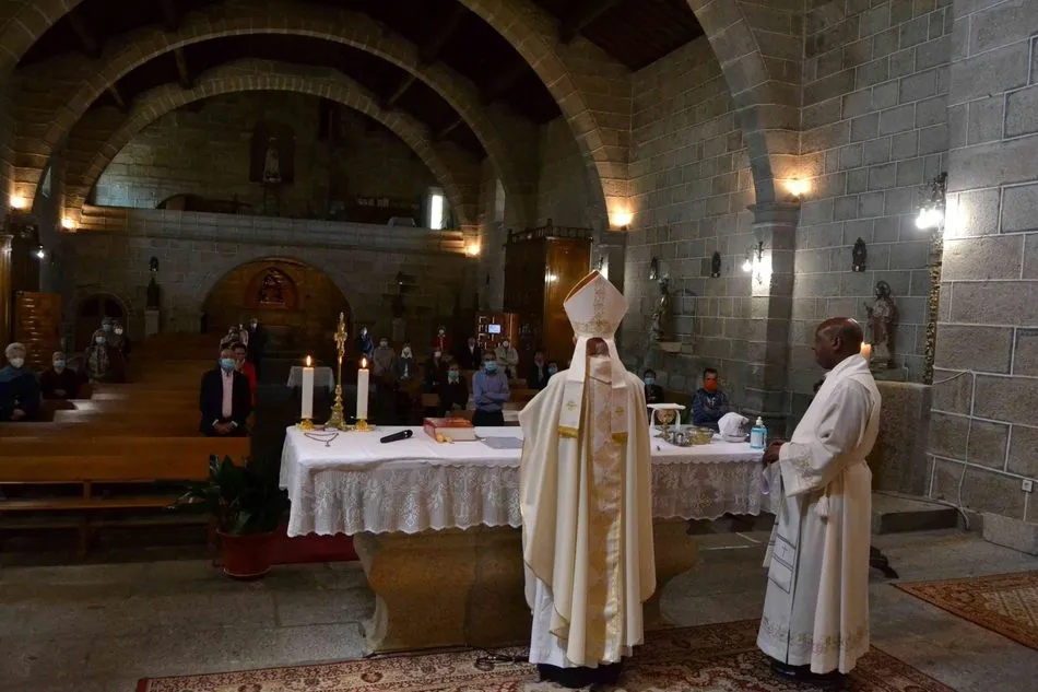 Foto 7 - El sacerdote Jean Claude Bizimungo toma posesi&oacute;n de la parroquia de Vilvestre  