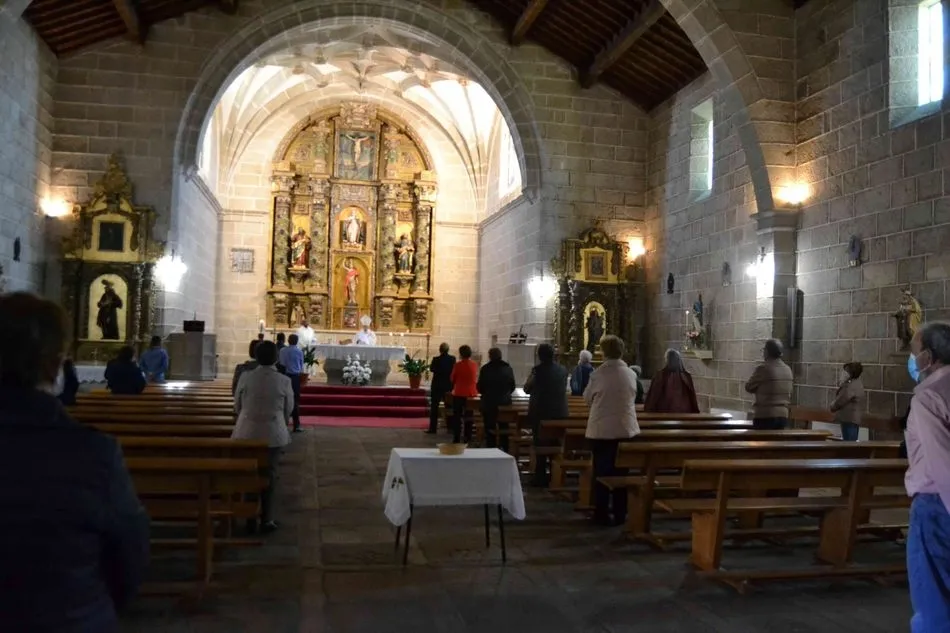 Foto 5 - El sacerdote Jean Claude Bizimungo toma posesi&oacute;n de la parroquia de Vilvestre  