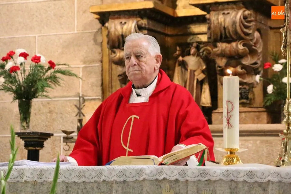 Foto 6 - El sacerdote Jean Claude Bizimungo toma posesi&oacute;n de la parroquia de Vilvestre  