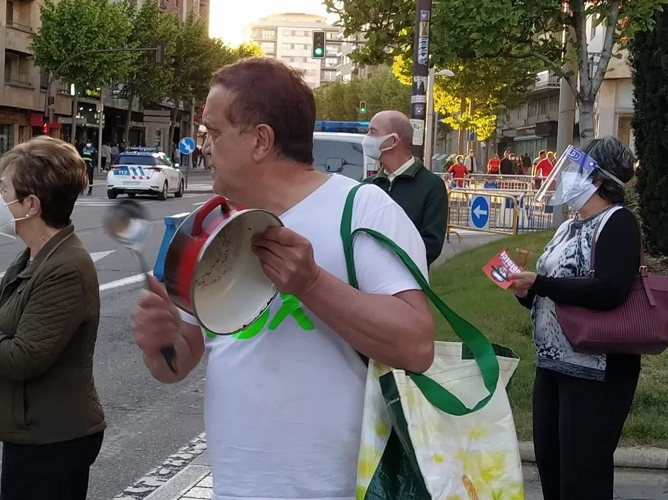 Foto 6 - Una nueva cacerolada pide &ldquo;libertad&rdquo; en el centro de Salamanca