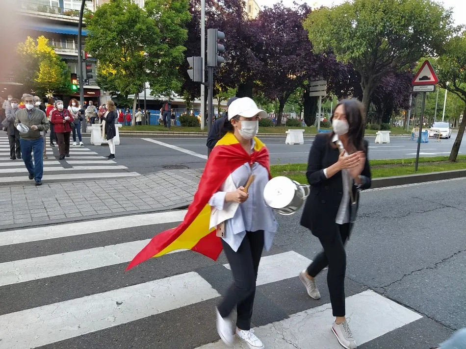 Foto 3 - Una nueva cacerolada pide &ldquo;libertad&rdquo; en el centro de Salamanca