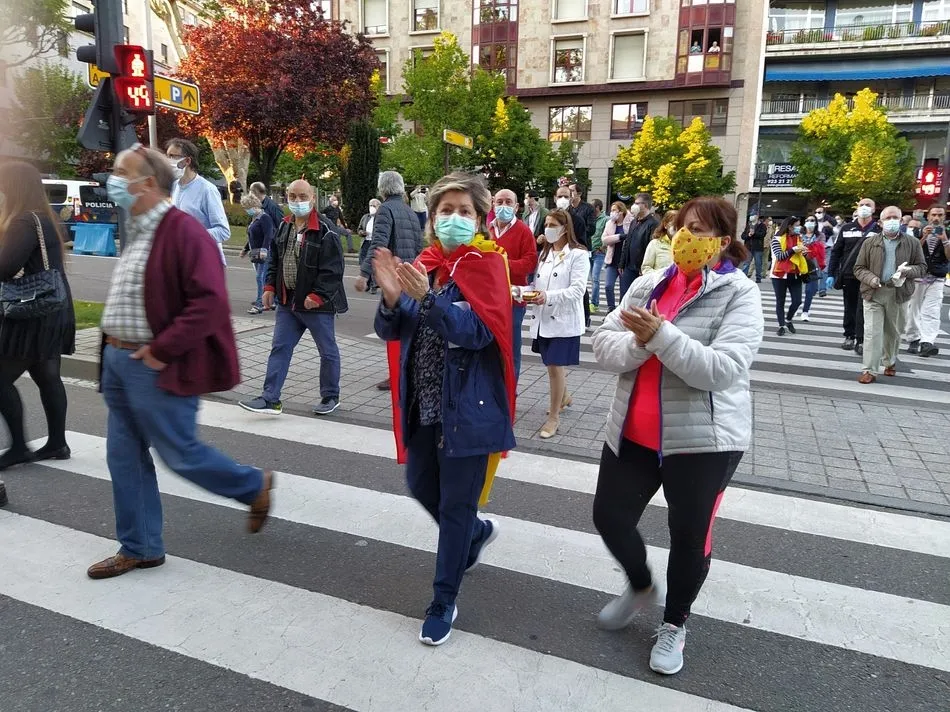 Nueva cacerolada de protesta ante el Gobierno en Salamanca