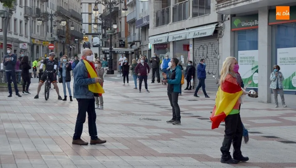 Cacerolada contra el Gobierno en la Plaza de España