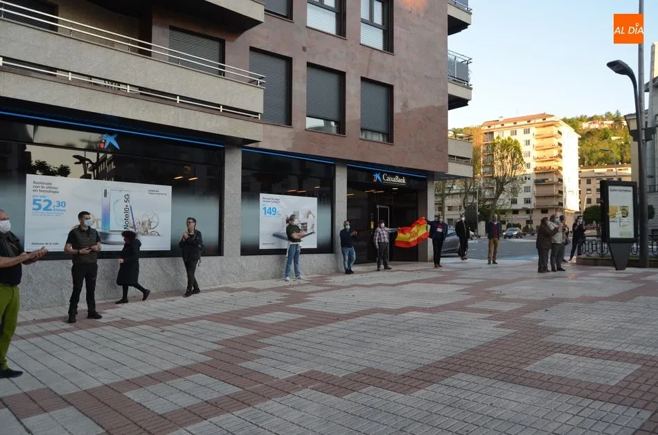 Foto 9 - La cacerolada contra el Gobierno se hace o&iacute;r con fuerza por primera vez en B&eacute;jar