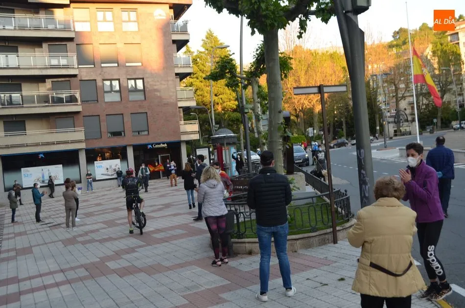 Foto 8 - La cacerolada contra el Gobierno se hace o&iacute;r con fuerza por primera vez en B&eacute;jar