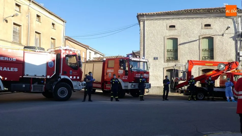 Foto 6 - M&aacute;s aplausos que nunca en el &uacute;ltimo acto de agradecimiento de Bomberos, Guardia Civil y...